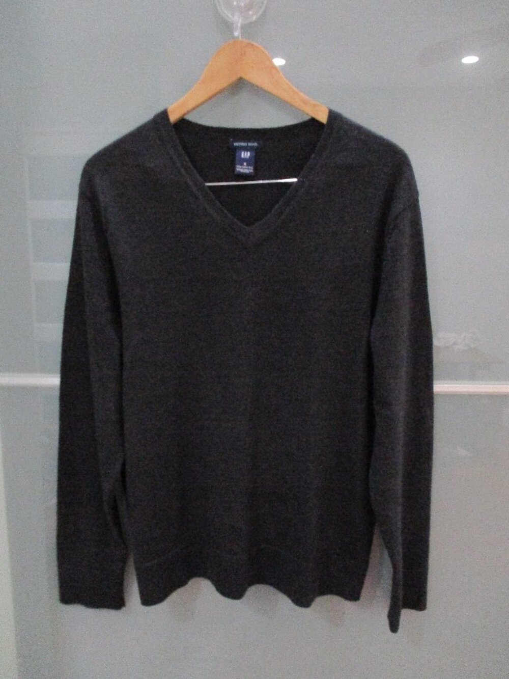 GAP 100% Merino Wool V-neck Sweater Charcoal Gray